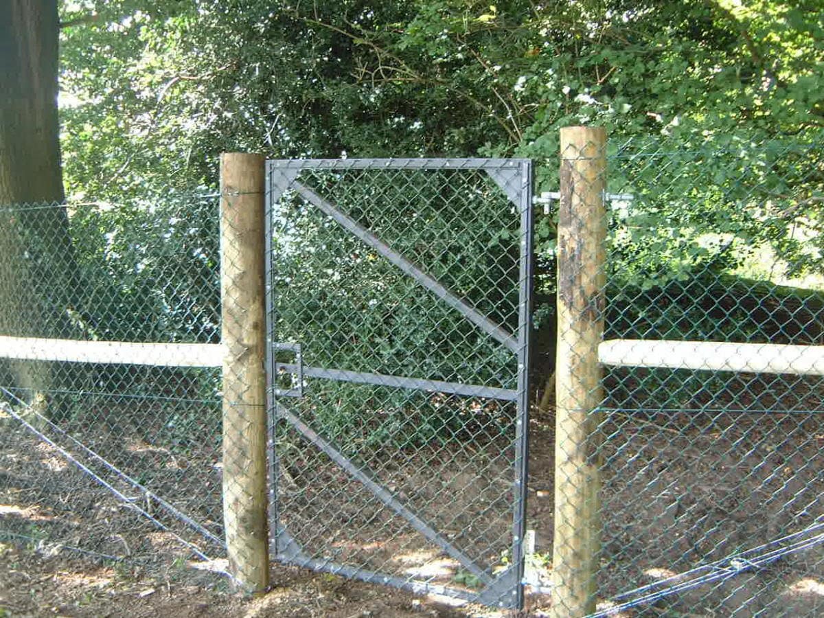 Metal gate